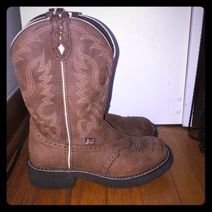 BARELY USED WOMENS JUSTIN GYPSY BOOTS